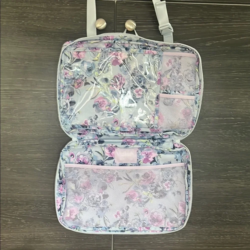 Sold‼️‼️ Like New Vera Bradley Blue & Lilac Rose Hanging Toiletries Travel Bag - Picture 2 of 12